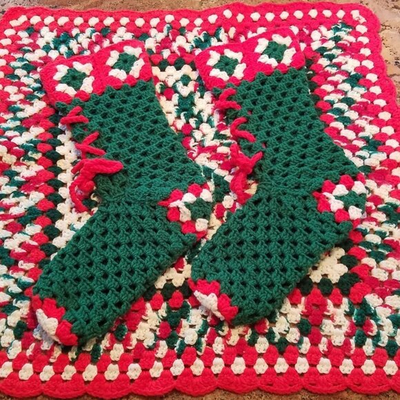 Vintage Handmade Crochet Christmas Table Topper + Pair of Stockings Lace-Up Boot - Picture 1 of 7